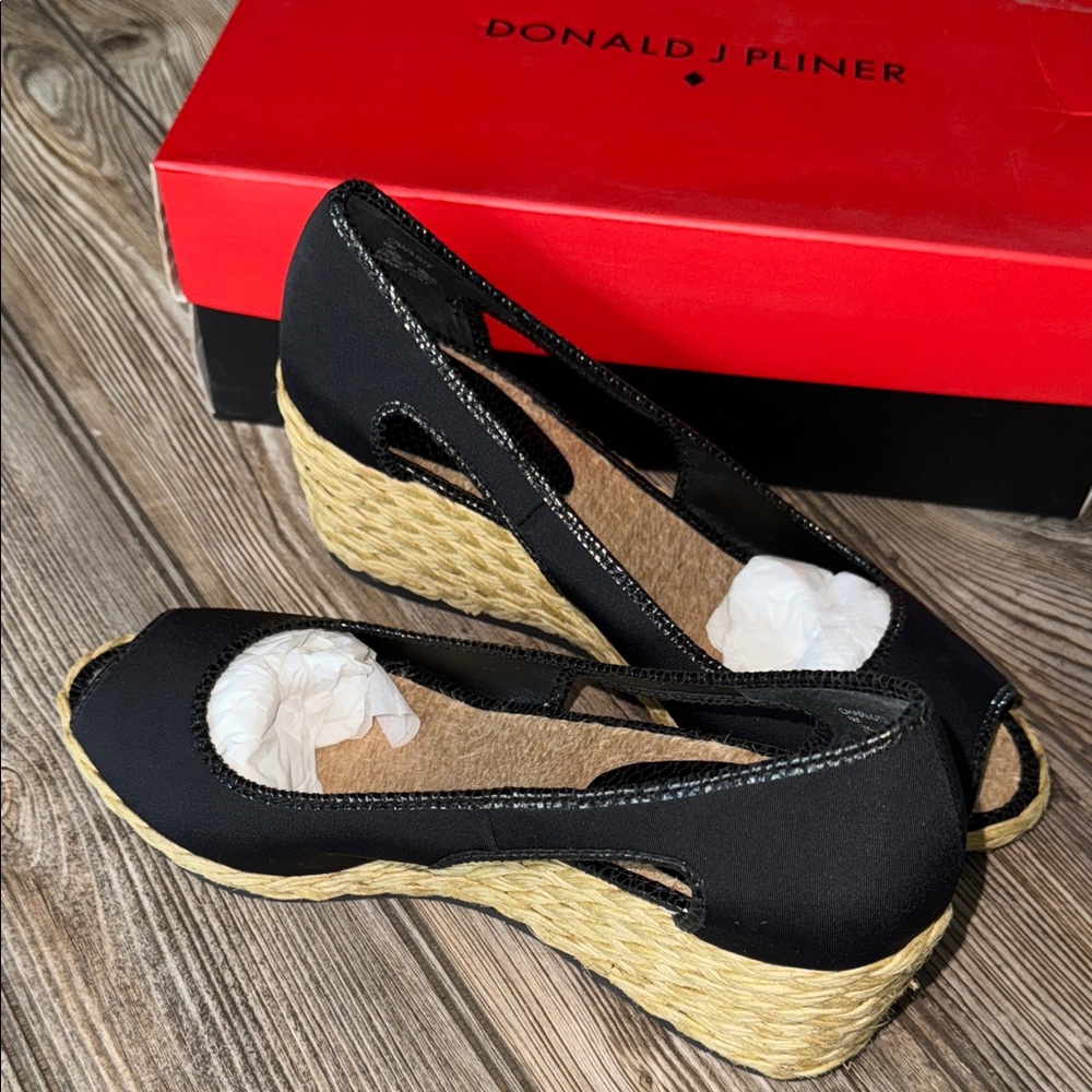 Donald J. Pliner Black Tan Wedge Shoes
Peep toe size 8 NEW jute